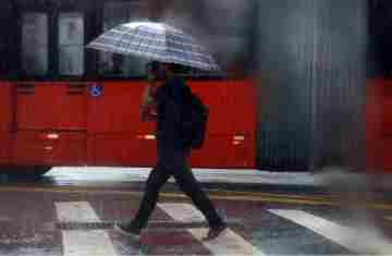  Nova frente fria traz chuva ao Paraná no fim de semana